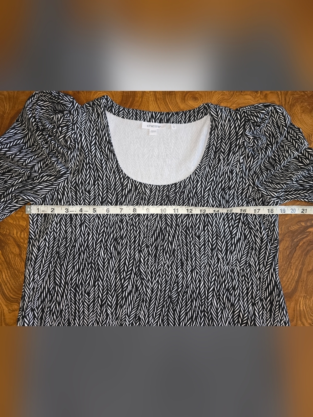 Chico's Zenergy Black Puffed Sleeves Abstract Lines Knit Dress Size 1 ( Medium) - Picture 7 of 8